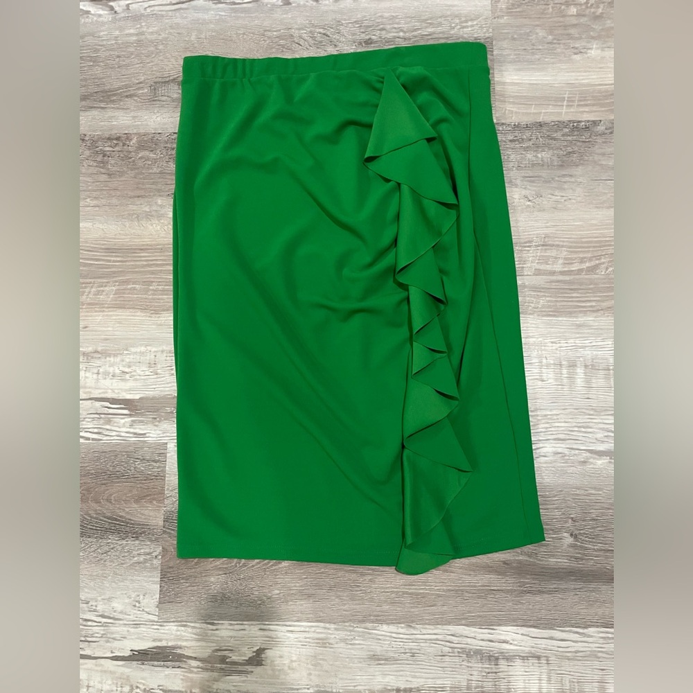 Haute Monde Kelly green pencil ruffle skirt size 1x  ( fits like xl / size 14 )